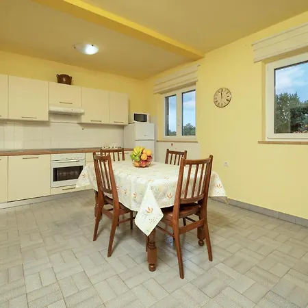 In Sveti Bartol 別荘 *