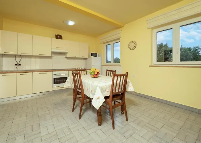 In Sveti Bartol Vikendica *