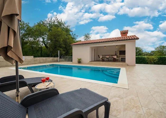 In Sveti Bartol Vikendica *