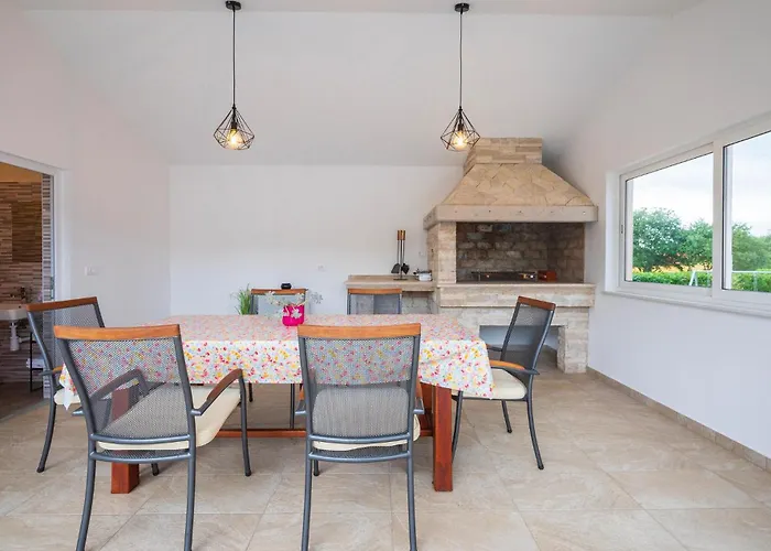 In Sveti Bartol Vikendica