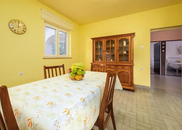 In Sveti Bartol Vikendica